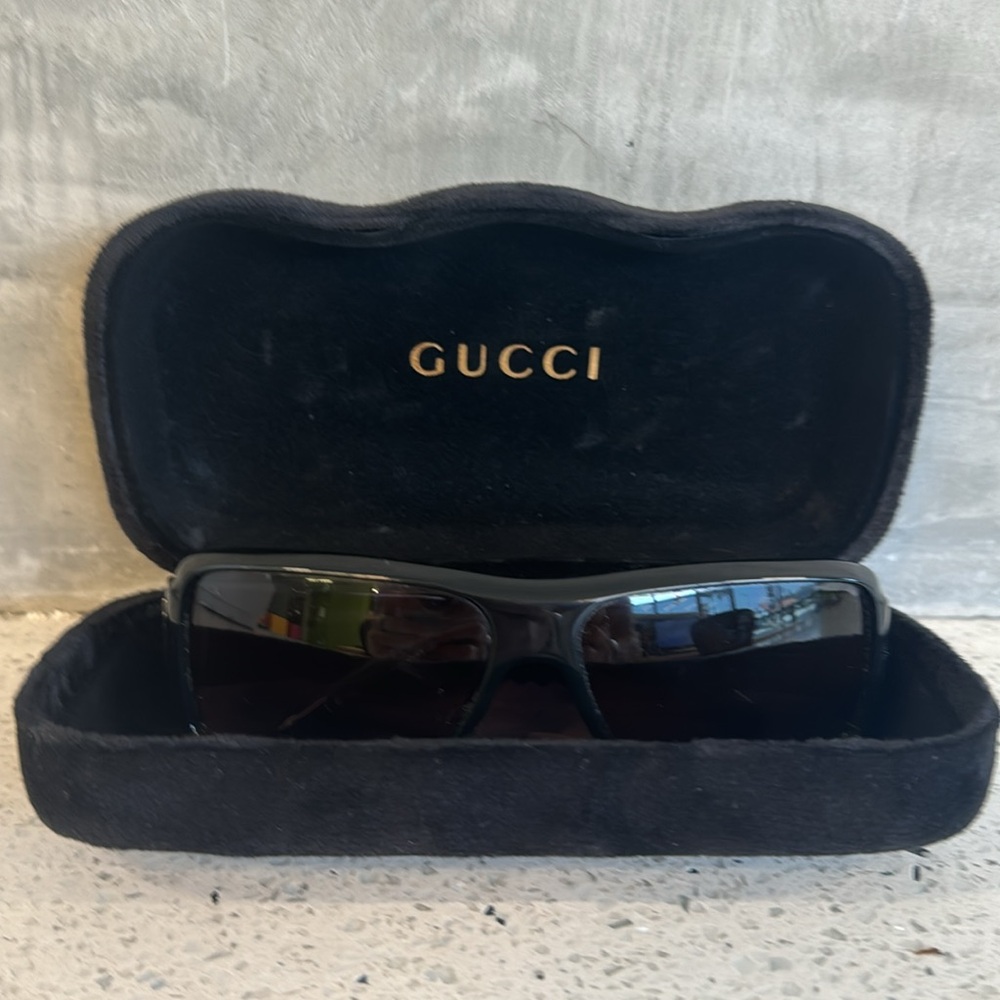 Gucci Rectangle Sunglasses Black Frames - image 5